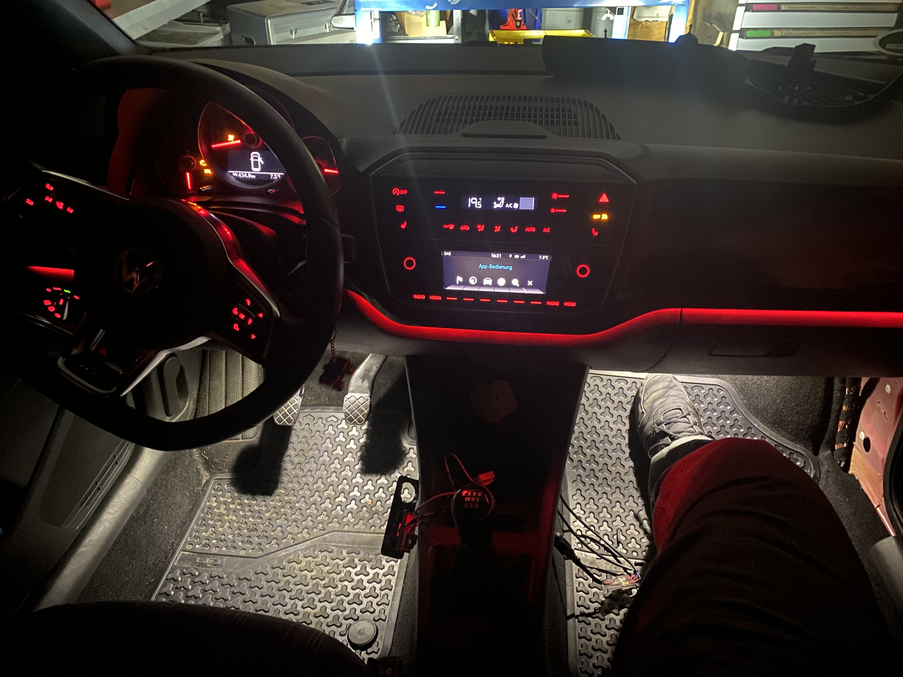 Fußraumbeleuchtung vom Audi R8 nachgerüstet - VW Up, Seat Mii, Skoda CitiGo  Forum & Community »